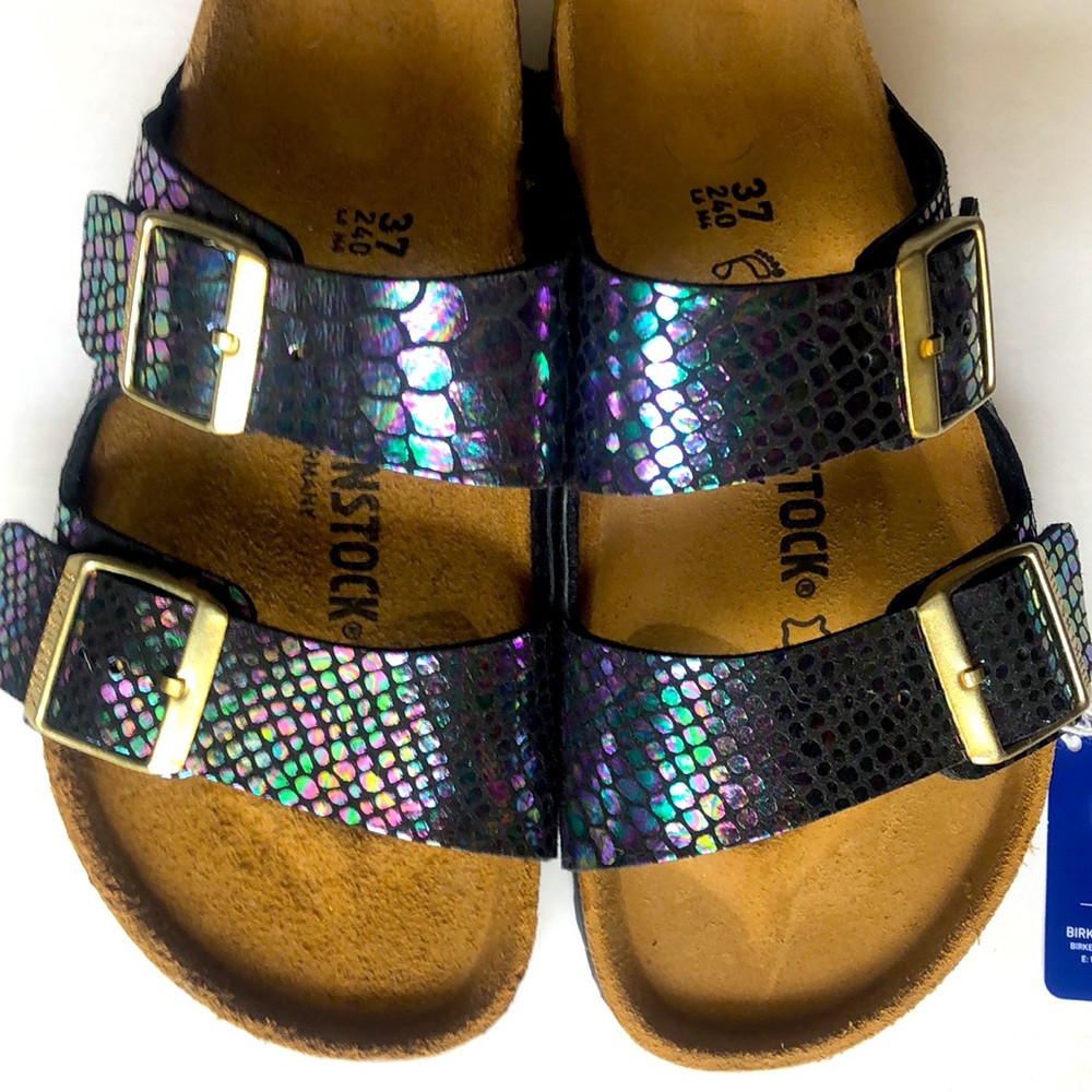 BIRKENSTOCK ARIZONA WOMEN SANDALS.
